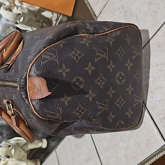 EUC Louis Vuitton Monogram Speedy 30 - Picture 6 of 17